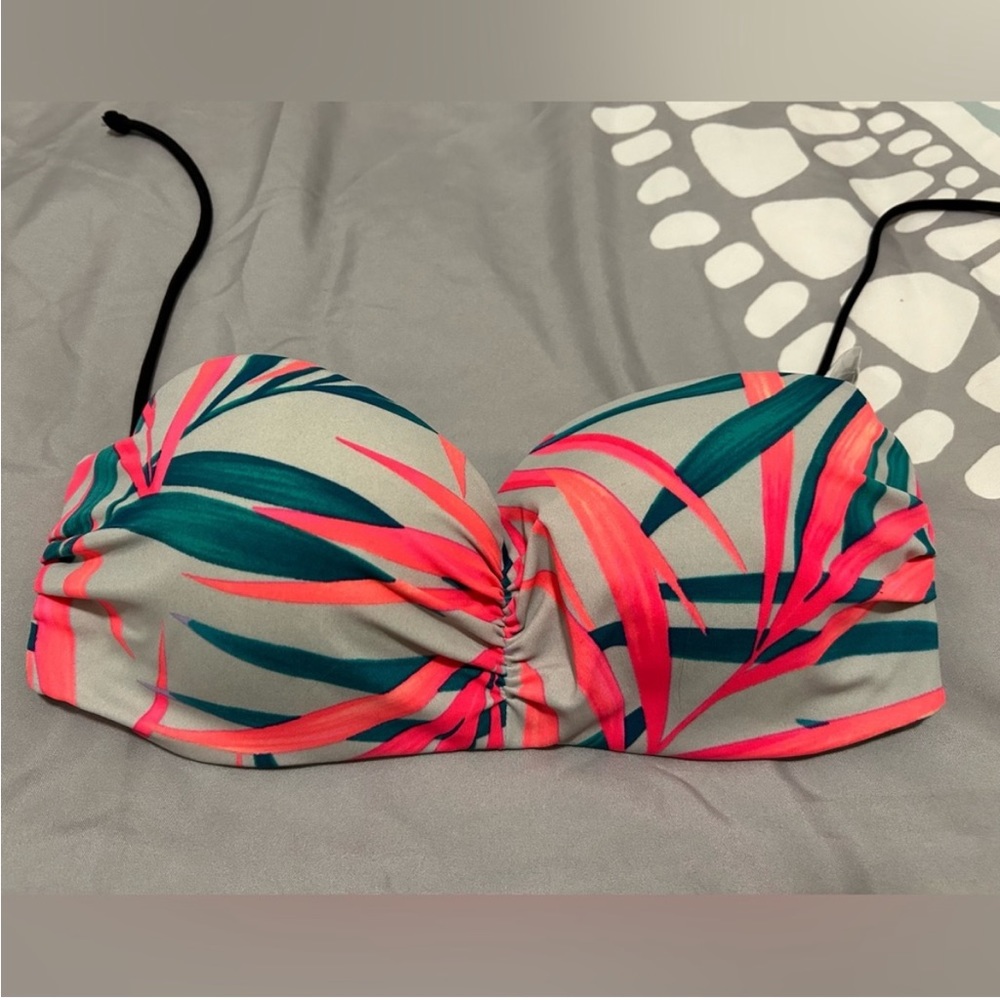 NWT Victoria Secret PINK bikini. Top and bottom included.